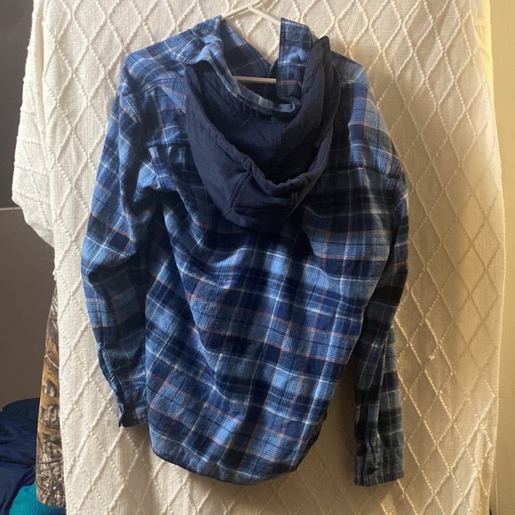 American eagle flannel hoodie only worn once it was to small for me - Picture 2 of 2
